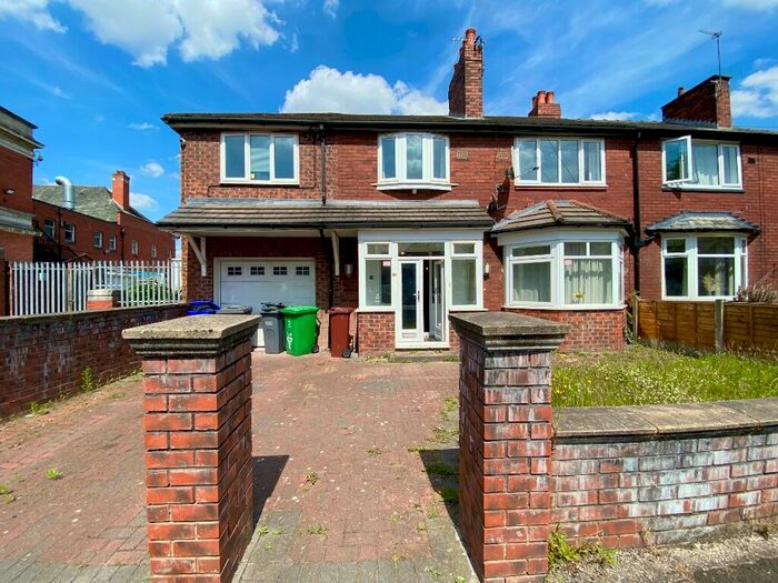 5 Bedroom Semi-Detached House To Rent In Nell Lane, Manchester, M21