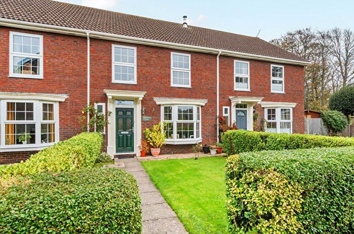 3 Bedroom Terraced House For Sale In Edinburgh Close, Aldwick, PO21