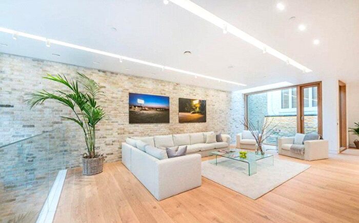 3 Bedroom Detached House To Rent In Bingham Place, Marylebone, London, W1U