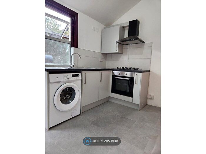 Studio To Rent In High Road Leytonstone, London, E11