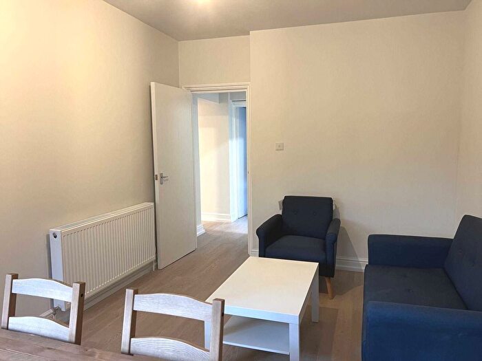 2 Bedroom Flat To Rent In Richmond Way, Shepherd`S Bush, W12