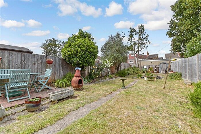 3 Bedroom Semi-detached House For Sale In Winterbourne Road, Thornton Heath, Surrey, CR7