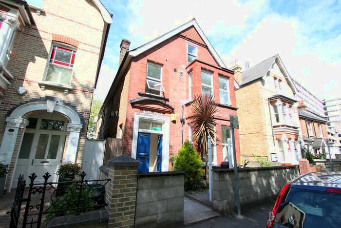 8 Bedroom Detached House To Rent In Fairfield West, Kingston Upon Thames, KT1