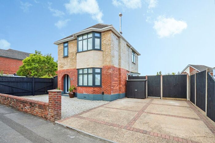3 Bedroom Detached House For Sale In Balston Road, Poole, BH14