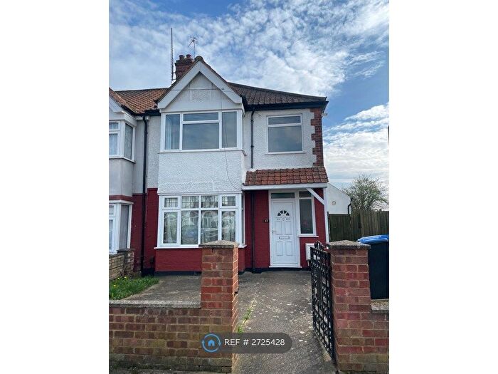 1 Bedroom Flat To Rent In Meadowbank Road, London, NW9