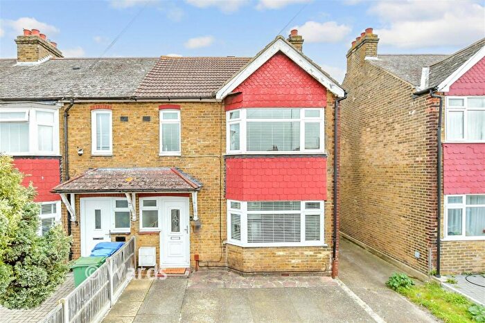 2 Bedroom Semi Detached House For Sale In Grovehurst Road, Kemsley, Sittingbourne, Kent, ME10