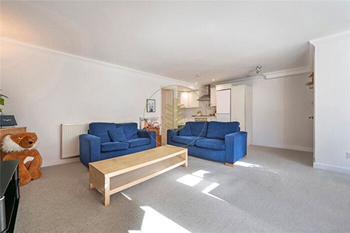 2 Bedroom Apartment For Sale In Kingdon Road, West Hampstead, London, NW6