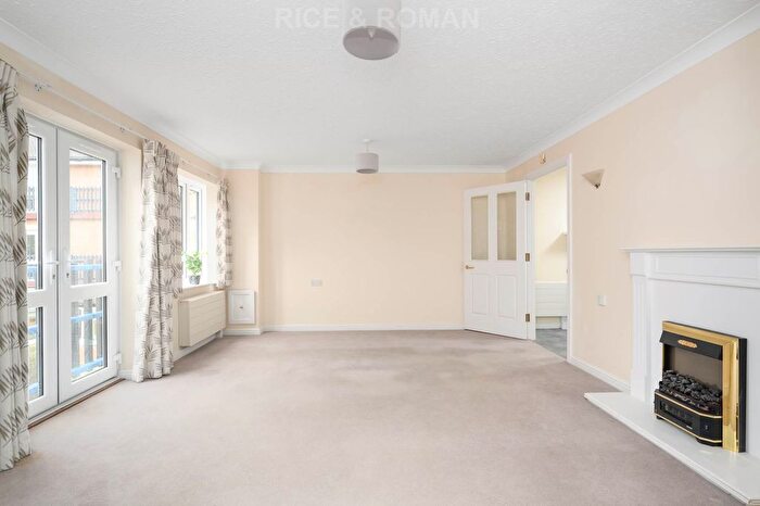 2 Bedroom Flat To Rent In Udney Park Road, Teddington, TW11