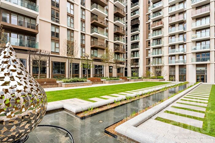 3 Bedroom Flat To Rent In White City Living, London, W12