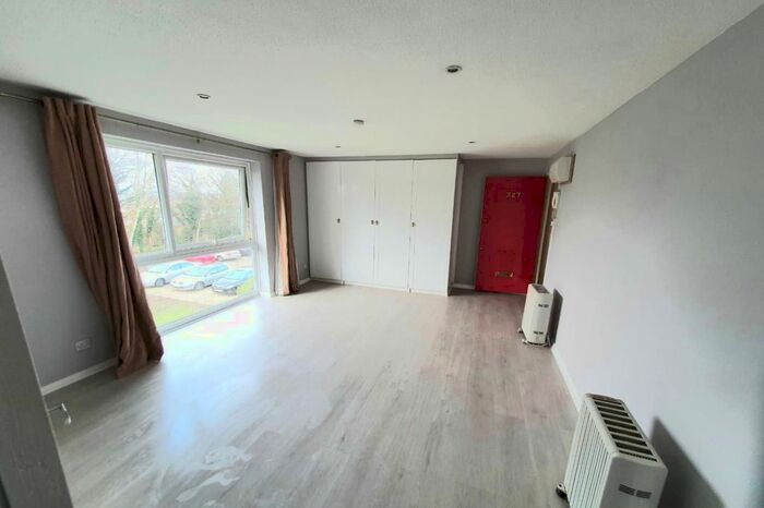 Studio To Rent In Shurland Avenue, New Barnet, Barnet EN4