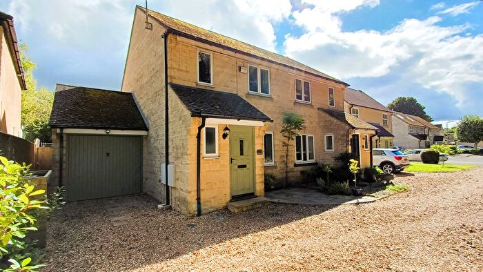 3 Bedroom Semi-Detached House To Rent In Brassey Close, Chipping Norton, OX7