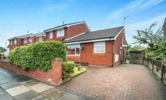 3 Bedroom Bungalow To Rent In Elstead Road 4, Kirkby, L32