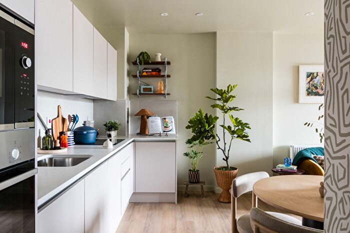 2 Bedroom Flat To Rent In Hayes, UB6