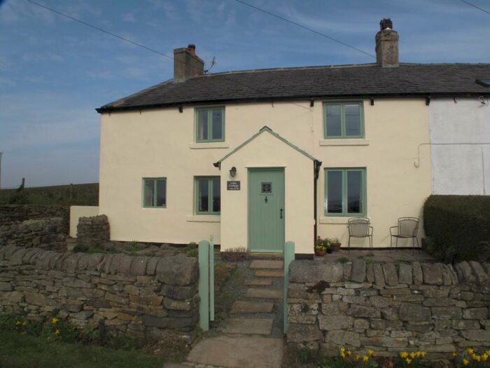 3 Bedroom Cottage For Sale In Long Lane, Blackburn, Lancashire, BB2