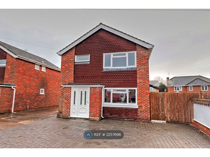 3 Bedroom Detached House To Rent In Broadacre Close, Uxbridge, UB10