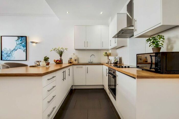 2 Bedroom Flat To Rent In Elvaston Place, South Kensington, London, SW7