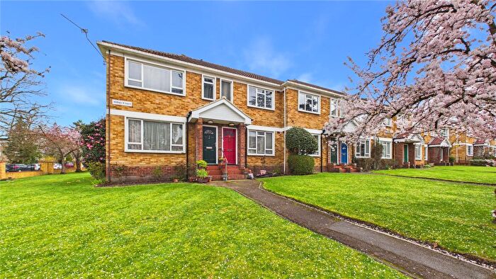 3 Bedroom Flat For Sale In Camberley, Surrey, GU15