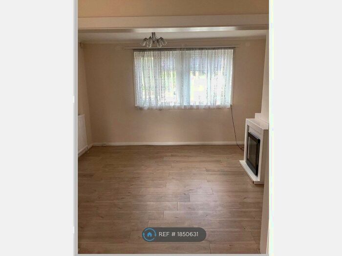 3 Bedroom End Of Terrace House To Rent In Durnsford Road, London, N11