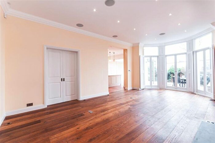 3 Bedroom Flat To Rent In Elsworthy Road, Primrose Hill, NW3