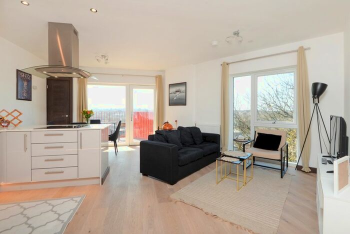 2 Bedroom Flat To Rent In Guinevere Point, Maidstone, ME14