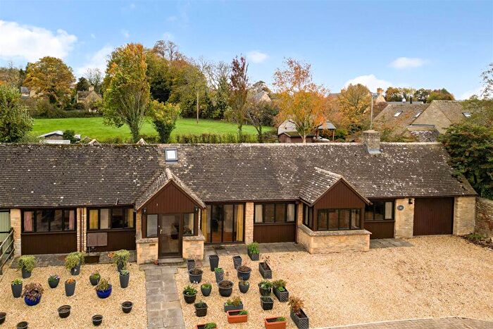 4 Bedroom Barn Conversion For Sale In Ascott-Under-Wychwood, Oxfordshire, OX7