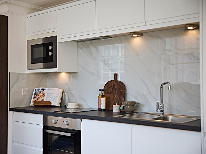 Apartment To Rent In Apt, - Cookridge Street #, LS2