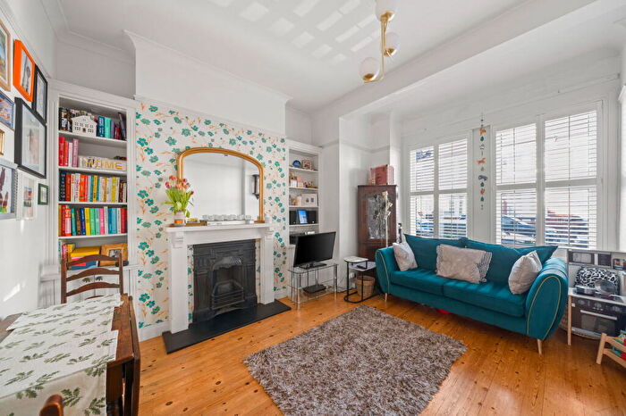 2 Bedroom Flat For Sale In Larch Road, London, NW2