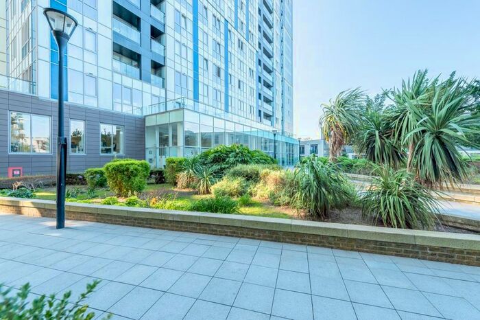 2 Bedroom Apartment To Rent In Kd Tower, Cotterells, Hemel Hempstead, HP1