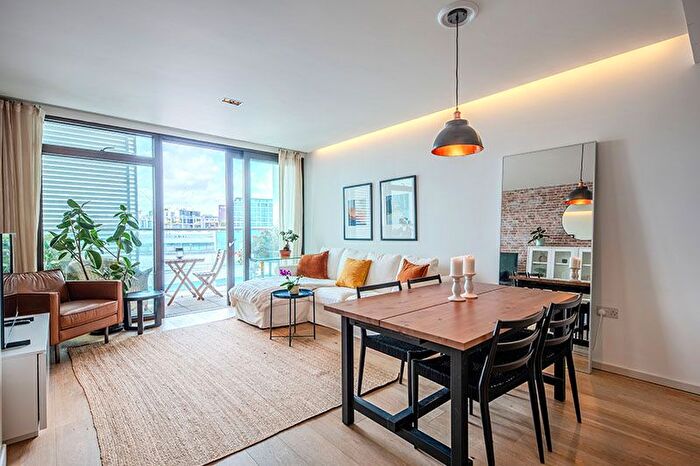 2 Bedroom Flat For Sale In York Way, London, N1C