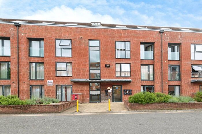 1 Bedroom Flat For Sale In Candleford Court, Buckingham, MK18