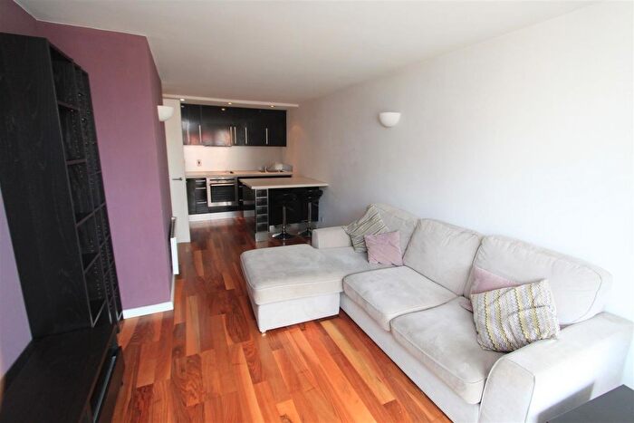 2 Bedroom Flat To Rent In Whitehall Waterfront, Leeds, LS1