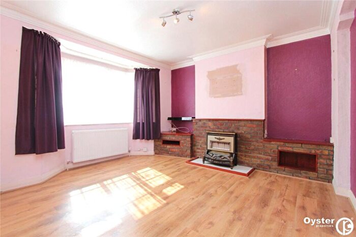 2 Bedroom Flat To Rent In Bishop Ken Road, Harrow, HA3