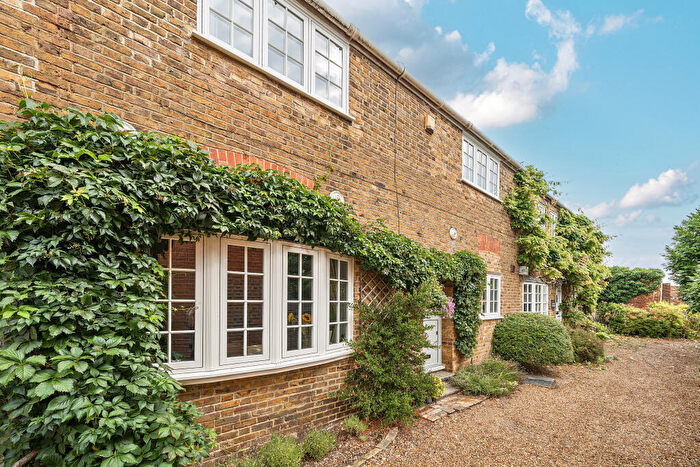 3 Bedroom Terraced House For Sale In Hill Farm Road, Taplow, SL6