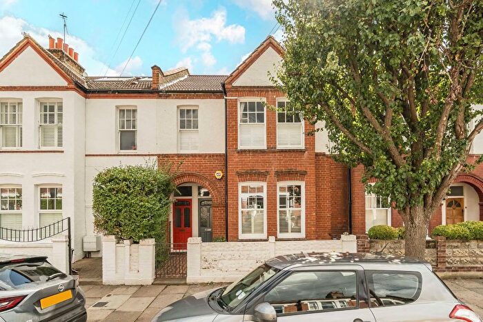 2 Bedroom Flat For Sale In Quinton Street, Earlsfield, SW18