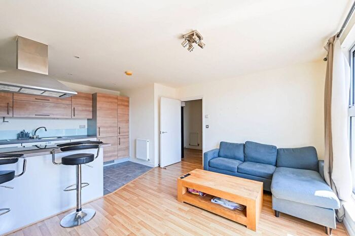 2 Bedroom Flat To Rent In Mostyn Grove, Bow, London, E3