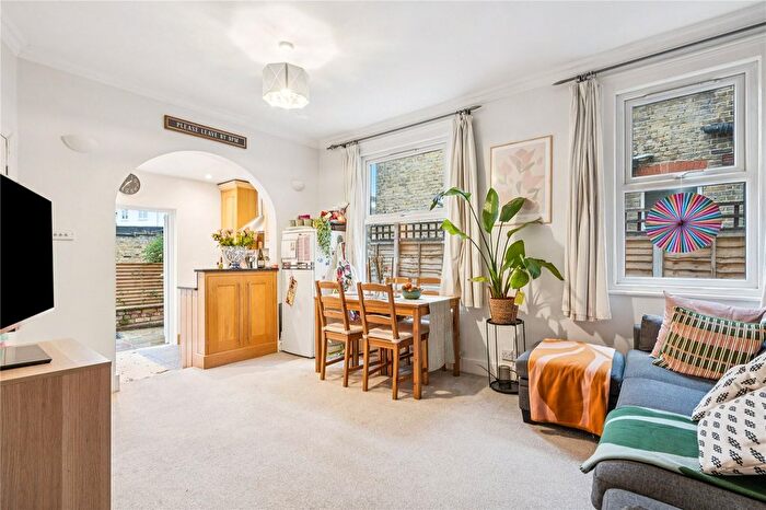 2 Bedroom Flat For Sale In Barmouth Road, SW18