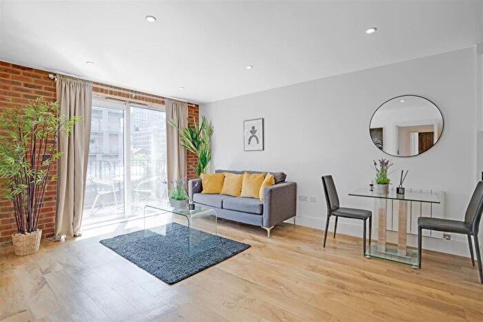 2 Bedroom Apartment For Sale In Warehouse Court, Woolwich, SE18