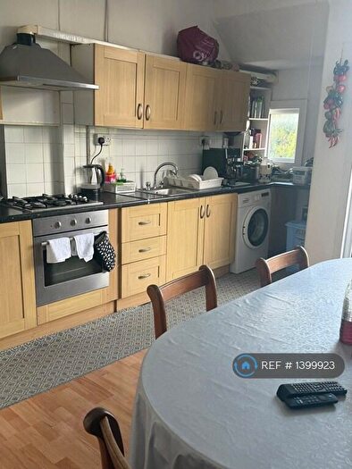 3 Bedroom Flat To Rent In Green Lanes, London, N13
