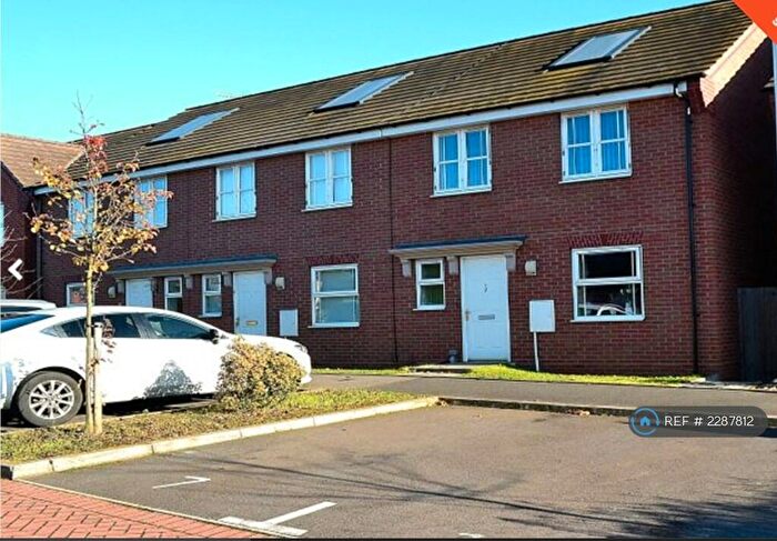 3 Bedroom End Of Terrace House To Rent In Croft Avenue, Rugby, CV21