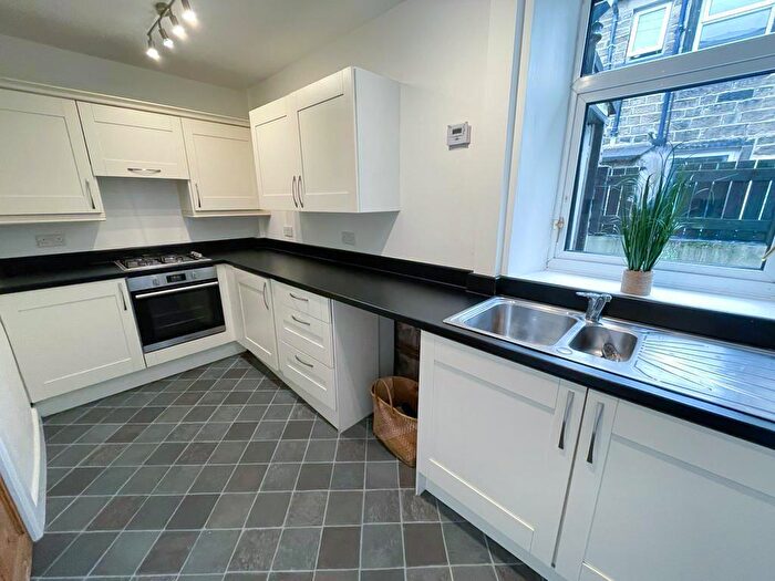 2 Bedroom Cottage For Sale In Mill Street, Cross Hills, BD20