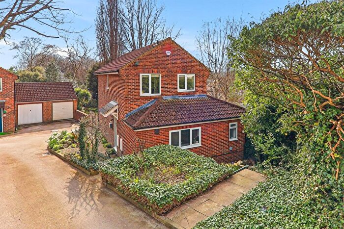 3 Bedroom Detached House For Sale In Parkside Avenue, Meanwood, Leeds, West Yorkshire., LS6