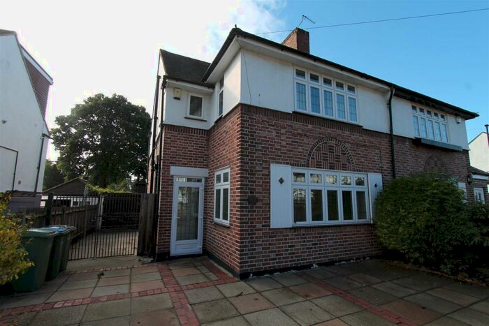 3 Bedroom Semi-Detached House To Rent In Colepits Wood Road, Eltham, SE9
