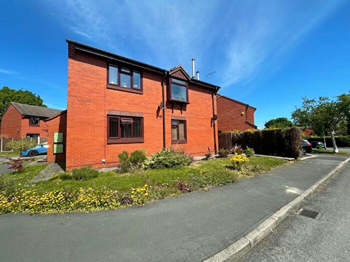 2 Bedroom Flat To Rent In Wayland Drive, Adel, Leeds, LS16