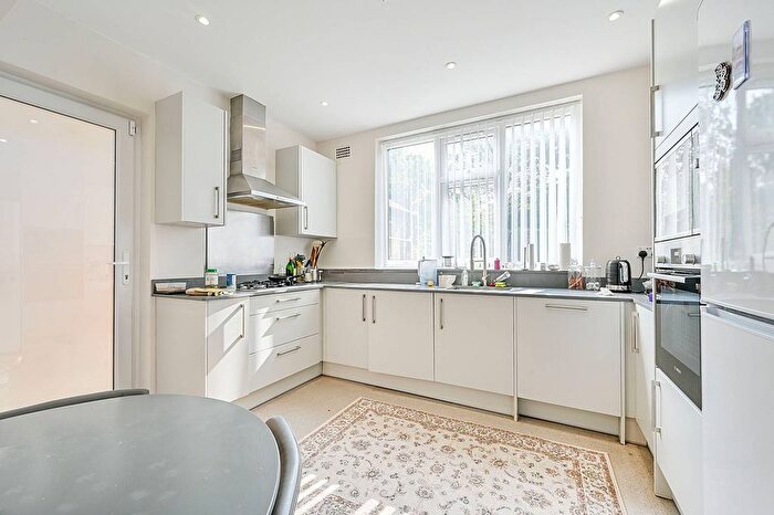 4 Bedroom Detached House To Rent In Corringway, Ealing, London, W5