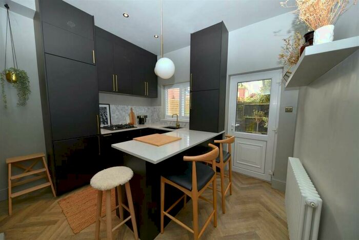 2 Bedroom Maisonette To Rent In Stamford Road, London, N1