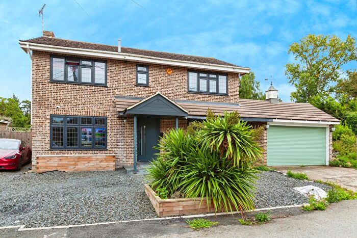 4 Bedroom Detached House For Sale In Bells Lane, Slough, SL3