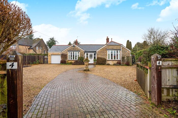 4 Bedroom Bungalow For Sale In Curbridge Road, Witney, OX28