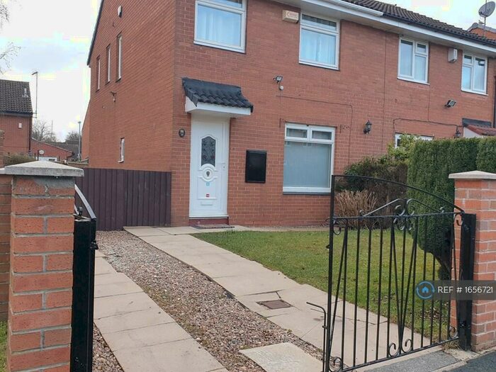 3 Bedroom Semi-Detached House To Rent In Cranmore Gardens, Leeds, LS10