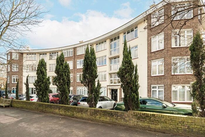 2 Bedroom Flat To Rent In The Grove, St. Margarets Road, St Margarets, Twickenham, TW1