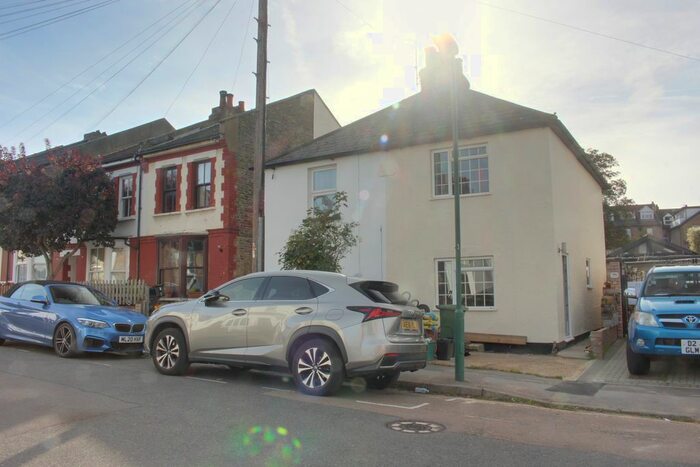 2 Bedroom Semi-Detached House To Rent In Vernon Road, Sutton, SM1